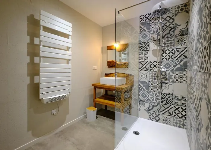 GITE de L'ATELIER LOFT INDUSTRIEL CLIMATISE PISCINE INTERIEURE PRIVEE TERRASSE Сasa de vacaciones Alzonne