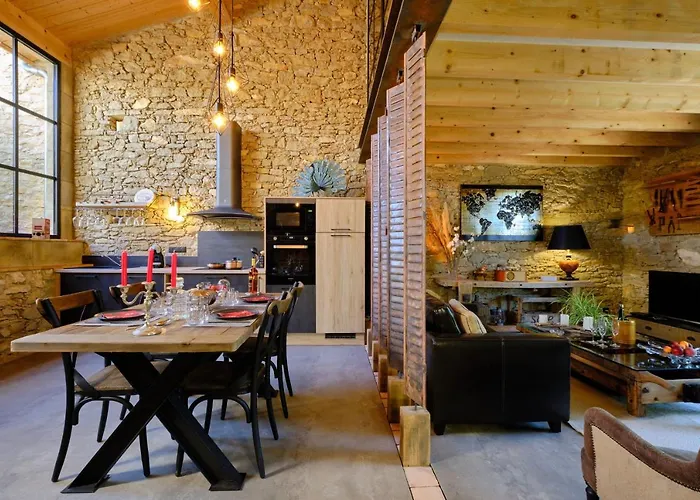 GITE de L'ATELIER LOFT INDUSTRIEL CLIMATISE PISCINE INTERIEURE PRIVEE TERRASSE * Alzonne