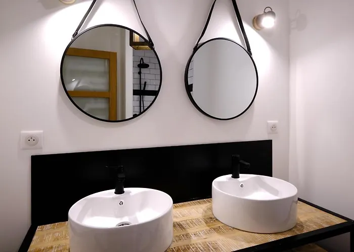 Сasa de vacaciones GITE de L'ATELIER LOFT INDUSTRIEL CLIMATISE PISCINE INTERIEURE PRIVEE TERRASSE Alzonne